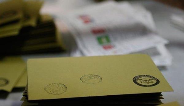 Balkesir'de toplam oylarda Millet ittifak aday Y Partili smail Ok yzde 44.3, Cumhur ittifak aday AK Partili Ycel Ylmaz yzde 39'da gzkyor. Geerli oylar zerinden Ok'un oran yzde 52.2'ye, Ycel'in oran 46'ya ulayor.