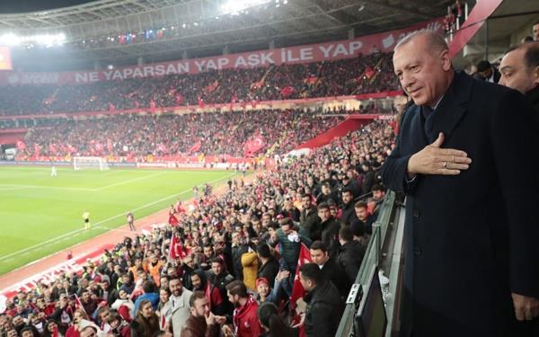 Erdoan, nceki gece katld bir programda frsat bulduu takdirde mcadeleyi sahadan izleyeceini sylemiti.