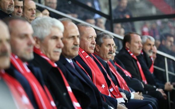 yi bir fikstr var ortada. Bu akam Fransa-zlanda ma da var. nemli bir ma. Temennimiz, arzumuz inallah bu gidi byle kararl bir ekilde devam eder. Takmmz maallah iyi.