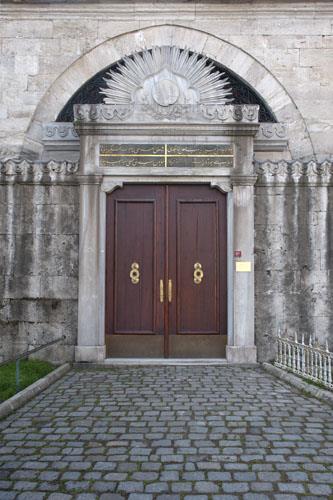 slam ordular kuattklar beldeye ncelikle sulh teklif eder. Teslimi kabul edenlerin hayatnda bir deiiklik olmaz. Kiliselerine manastrlarna dokunulmaz eskisi gibi kullanrlar.