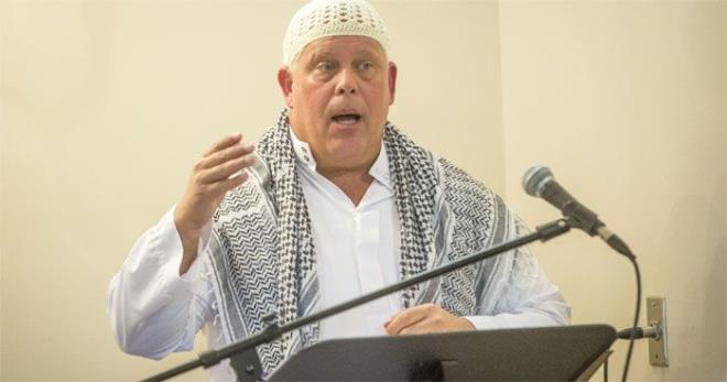 Kendi el yapm bombasyla saldr planlad    lerleyen dnemlerde aklna bir camiyi yok edip, ok sayda Mslman ldrmek ya da yaralamak fikrinin dtn ve kendi el yapm bombasyla yaknlardaki Muncie slam Merkezi'ne saldrmay tasarladn anlatt.