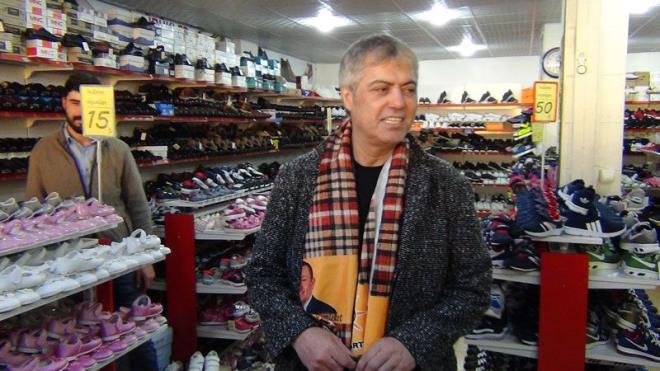 Hep toplumun iindeyiz, sokaktayz hep insanlarn arasndayz    Ben stanbul iin ikinci dnem nc blgeden stanbul adayydm, fakat o ok vahim bir olayda brahim abinin vurulmasndan sonra bizim mesleki adan oraya hi kimsenin girmemesine kanaat ettiler. Maalesef orada olamadk. Ama zaten yaam alannda hep toplumun iindeyiz, sokaktayz hep insanlarn arasndayz. Ayn eyleri ayn grevimizi yapyoruz elimizden geldii kadar, sosyal sorumluklar olsun yaam alannda salkta eitimde ne olursa olsun hele hele kendi haddimize gre tabii ki yapabileceimiz her eyi yapmaya alyoruz tabii ki.?