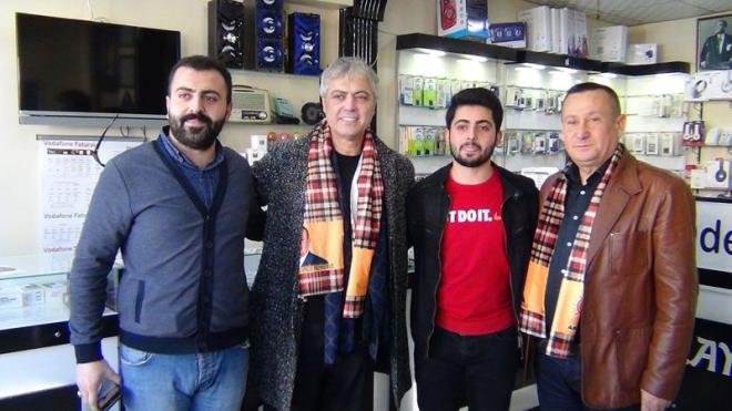 "Ben inallah bir daha ki dnem siyasete girdiim"     Kurtolu, aklamalarn yle srdrd: ?Hakikaten geliimimiz asndan yatrm, baar, birlik, beraberlik, sevgi, kaynama dousuyla batsyla kuzeyi ile gneyi ile din, dil, rk, renk. Bu ara televizyonlarda haberlerde byle bir nefretlik, ok kt eyler duyuyoruz. Gerekten ok kt eyler duyuyoruz. Bunlar gzellesin istiyoruz biz. Bizim baka bir gayemiz, baka bir menfaatimiz yok. Konu bu. Ben inallah bir daha ki dnem siyasete girdiim zaman, siyaset az ile konuacam. imdi sanat azyla konuuyorum. Daha nce vard.