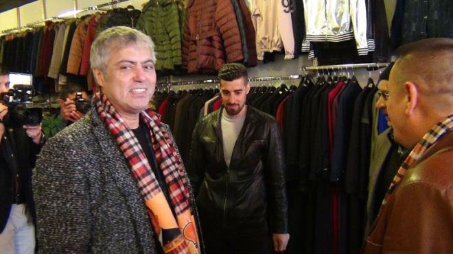 nallah 1 Nisan?da da ekerli kahve ieceiz    Ergene halkna tevazularndan dolay teekkr eden Kurtolu, "Bugn deerli gnl dostlarmzla esnaflarmz ziyaret ettik. Herkes tebessmle gler yzle karlad bizi. Kendilerine sonsuz teekkr ediyoruz. Ondan sonra da merkezimizde aymz kahvemizi iiyoruz hayrl uurlu olsun. nallah 1 Nisan?da da ekerli kahve ieceiz? dedi.