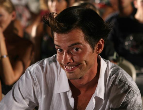 Aslen zmirli olan Kran, Konak narl Endstri Meslek Lisesi Radyo ve Televizyon blmnden mezun oldu. Daha sonra Manisa-Celal Bayar niversitesi Spor ve Sanat Akademisi'nde okul hayatna devam eden Kran, model olmaya karar verdi.