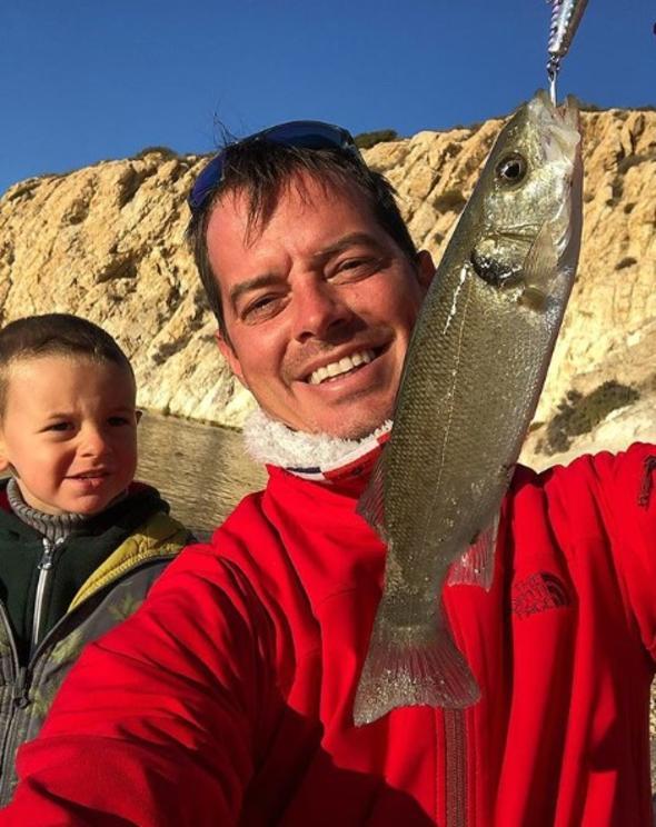 Ailesiyle birlikte balk tutup, bahe temizleyen Kran, yeni hayatndan fotoraflar takipileri iin paylayor...