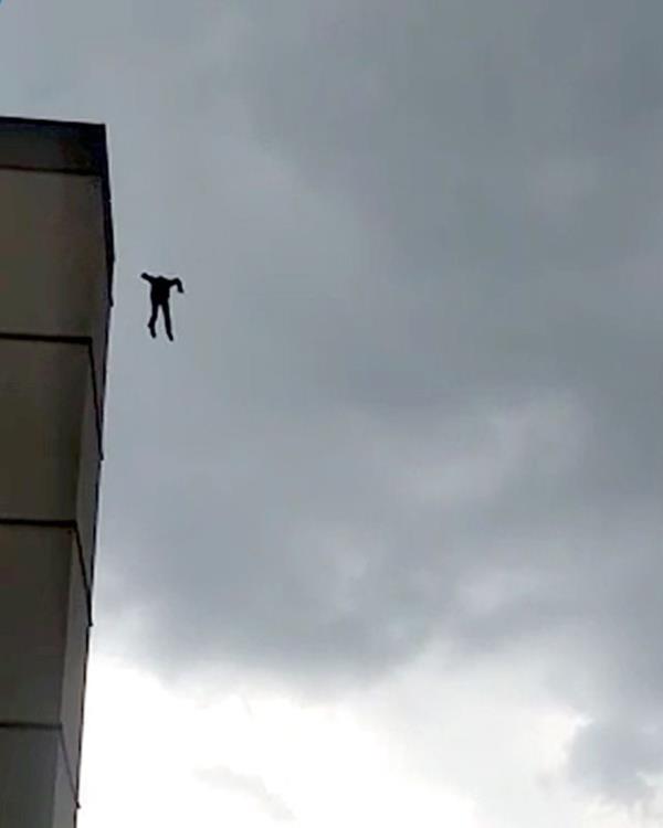 evki .&#8217;yi atda gren vatandalar hemen polise haber verdi.