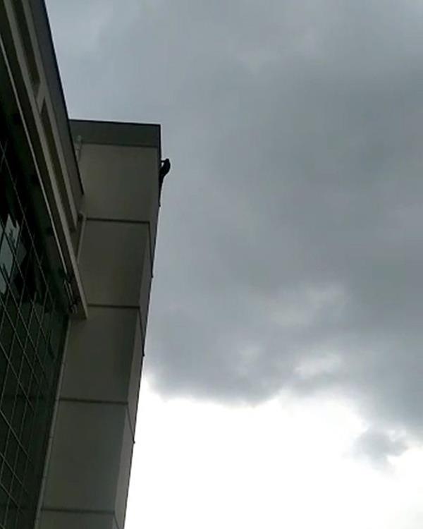 Edinilen bilgiye gre, 51 yandaki evki . bir sre nce Seyhan Devlet Hastanesi&#8217;nde psikiyatri, gastroloji, nroloji ile ruh ve sinir hastalklar blmnde tedavi grd.