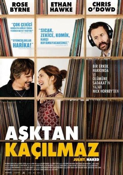 Aktan Kalmaz<br>    Nick Hornby okuyucularnn en sevdii roman deil Juliet, Naked. Mziin ve akn bir arada ykand o sayfalarn, okuyucunun zihninde alan arklarla birlikte okunmas, roman elenceli klan yegane unsur. O mziin sinema perdesine yansmas, okurun zgrln kstlar m? Our Idiot Brother'in ynetmeni Jesse Peretz&#8217;in en iyi ii mi? Ne olursa olsun, keyif alabileceiniz, tahmin edilebilir ve yorucu olmayan bir seyirlik... Hikaye, bir zamanlarn rock yldz Tucker Crowe&#8217;nin hayran Duncan ile Duncan&#8217;n sevgilisi Annie arasndaki aprak ilikiyi anlatyor. Chris O&#8217;Dowd, Rose Byrne ve Ethan Hawke baarl performanslaryla zaman zaman kopan hikayeyi kotaryor.