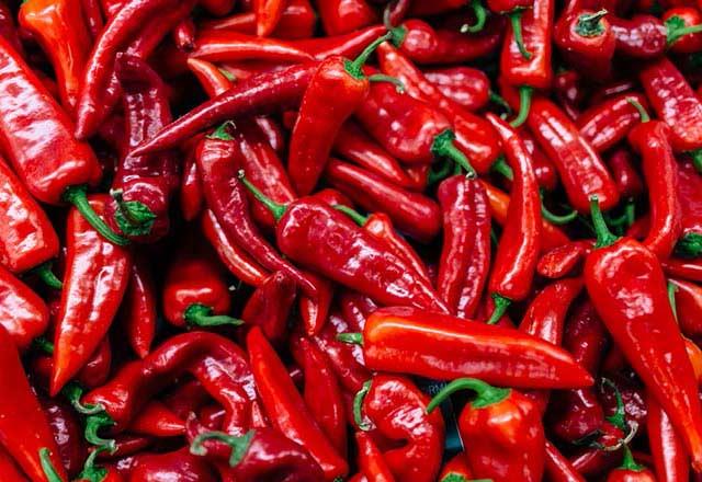 Tatl biber: %90 pestisit ieriyor<br>  Tatl biberlerdeki pestisitlerin insan sal iin toksik olduu aratrmalarla kantlanmtr.