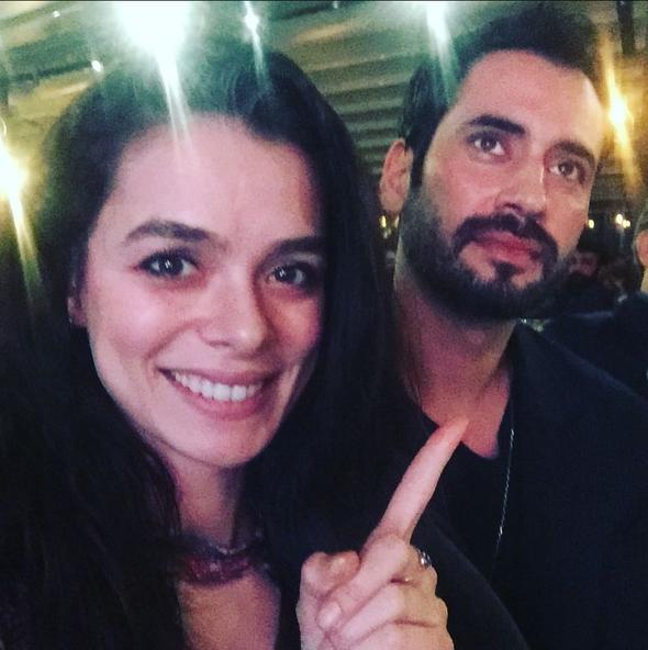 INSTAGRAM YORUCU VE SIKICI  “A�k Yeniden” ve “Kad�n” dizilerindeki performans�yla farkl� y�llarda Alt�n Kelebek �d�l�ne lay�k g�r�len �zpirin�ci, canland�rd��� rolleri “Her biri g��l� ama ayr� d�nyalar�n insan�” diye tan�mlad�.