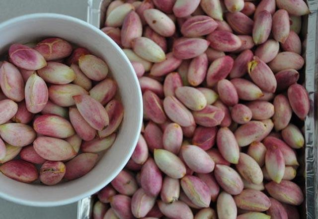 -  Antep f�st���nda kolesterole neden olmaz. Aksine kandaki kolesterol seviyesini d���r�r. Kroner kalp hastal���n�n riskini azalt�r.