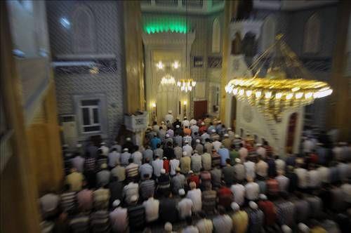 KAD�R SURES� �LE HACET NAMAZI NASIL KILINIR? Kadir suresiyle Hacet namaz�n�n k�l�n��� da ��yledir: 1. rekatta: 1 Fatiha, 3 kadir suresi ve �hlas suresi okunur 2. rekatta: 1 Fatiha, 3 �hlas suresi 3. rekatta : 1 Fatiha 3 Kadir suresi 4. rekatta : 1 Fatiha 3 ihlas� �erif okunur.