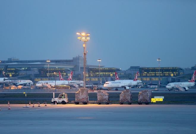 Dev tanma srasnda 6 Nisan saat 02.00-14.00 arasnda Atatrk Havaliman ve stanbul Havaliman, tm tarifeli yolcu uularna kapatlacak.