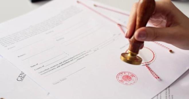 Bu kapsamda, lke genelinde cumartesi ve pazar gnleri 09.00-17.00 saatlerinde hizmet verecek noterler belirlendi.     lki 6 Nisan Cumartesi gerekletirilecek nbeti noterlik uygulamas kapsamnda hafta sonlar 2'si Anadolu, 2'si Avrupa yakasnda olmak zere stanbul'da 4, Ankara ve zmir'de 2'er, dier illerde de birer noter nbet tutacak. Bu noterliklerde btn ilemlerin yaplmas salanacak.