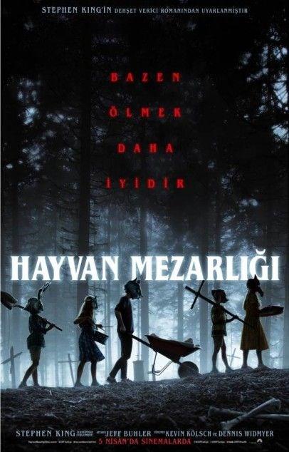 Hayvan Mezarl    <br>Stephen King sadece bir korku yazar deildir. Kelimelerinin ruhu vardr. Onun hikayelerini anmsadmda gzlerimin nne hayal gcmde yarattm manzaralar gelir. Her okur onun romanlarnda kendi filmini eker. yileri yok mu? Var! ok var. Ama bir trl nyarglarmdan arnamam &#8216;King&#8217;in kitab filme evrildi&#8217; haberini duyunca. 1989&#8217;da ses getiren film, 30 yl sonra yeniden vizyonda. King, 30 ylda 30 tane roman yazmtr. Keke uyarlamann uyarlamasn ekmek yerine taze bir ruh gelse korku trne. Kevin Kolsch ve Dennis Widmyer&#8217;in ynetmen koltuunu paylat film, yeni bir eve tanan Creed ailesinin ormandaki hayvan mezarlndan ktcl bir ruhu serbest brakmalar akabinde yaadklar korku dolu maceray anlatyor. Oyuncu kadrosunda Jason Clarke, John Lithgow ve Amy Seimetz gibi isimler var.