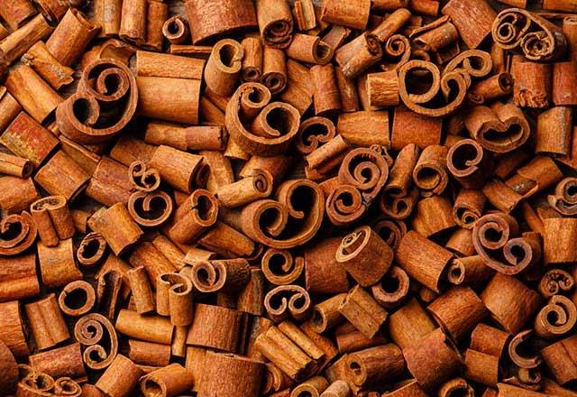 Tarn<br>    Cassia, her yerde tarn olarak satlan nl ucuz bir alternatiftir. Farkl bir kokusu vardr ve en nemlisi salnz iin tehlikelidir. (Migrene de neden olabilir)   <br>  Sahte tarn satn almaktan nasl kanlr?  <br>  Gerek tarn krmak ok kolaydr.