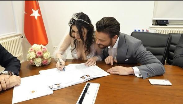 Daha nce de kskanlk nedeniyle bir ok kez tartan ift, bu kez krizi aamad.