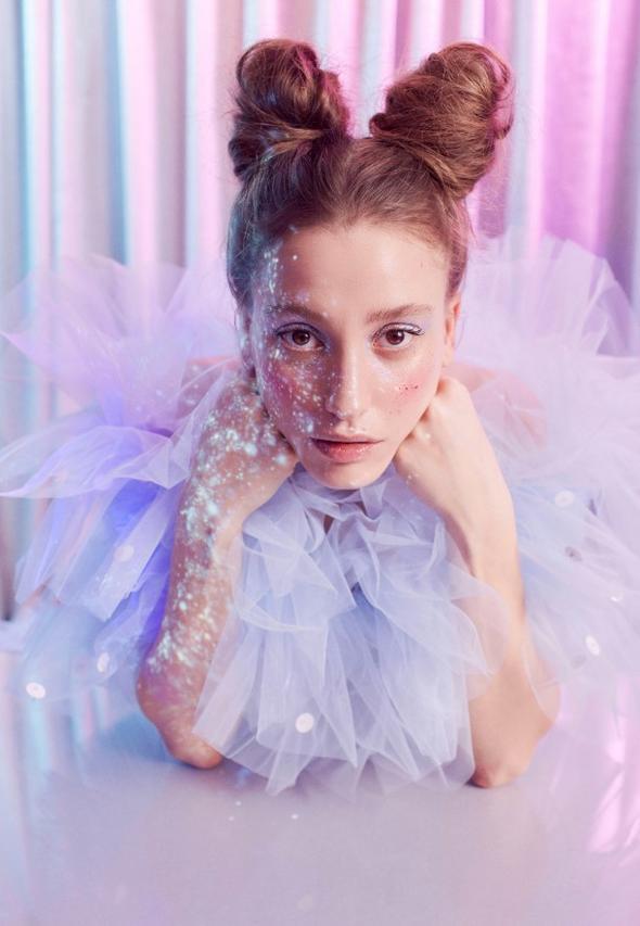 SERENAY SARIKAYA<br>  Henz konser yapmayan Serenay Sarkaya sahneye kmak istemiyor. Ancak &#8216;Alice&#8217; mzikalinden 500 bin TL kazand.