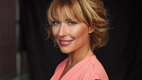 Renkli ve esprili kiiliini yapt paylamlarda gsteren ve yer yer kendisiyle dalga gemekten de geri kalmayan Birsel son olarak yer ald bir dergi ekiminden kareler paylat.