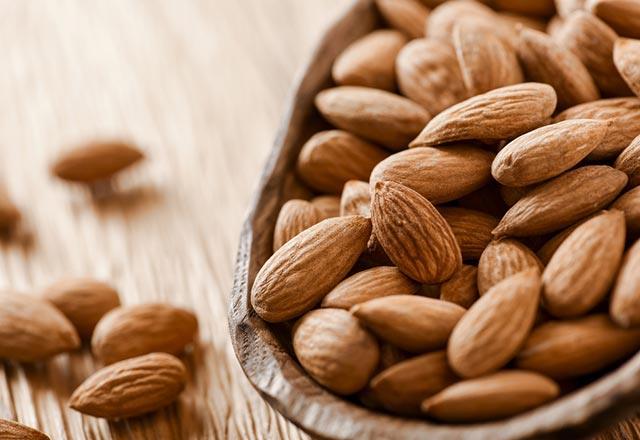 Bilim insanlarnn yakn bir zamanda yapt aratrmalar sonucunda dnyann en iyi yiyeceklerini tanmladlar. Mmkn olduunca en az sayda yiyecekleri kullanarak ve gnlk besin gereksinimlerini yksek seviyede karlayacak eitli yiyecekleri gruplandrdlar. Bunun sonucunda badem, en yksek besin ierii ve dnyann en iyi besini seildi. te bademin dnyann en iyi besin olmasnn 5 nedeni...