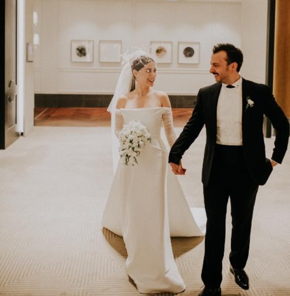 nl oyuncunun nikh masasna oturduunda da hamile olduu iddia edilmiti. Kaya o zaman hamilelik haberlerini &#8220;Kim uydurdu bilmiyorum. Yok yle bir ey. Ben ok ocuk istiyorum. Dars bama, ok istiyoruz ama u an yok&#8221; diye yalanlamt.