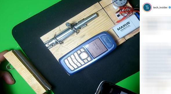 Bylece kapnn nne geldiinizde telefonunu aldrarak kap kilidini aabiliyorsunuz! Bylece Rus mhendis kendince bir kap kilidi yntemi gelitirmi oluyor...