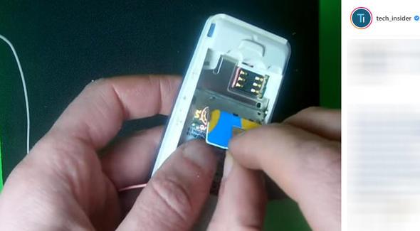 Daha sonra da SIM kartmz telefona takyoruz. Eski bir telefon olduundan SIM kartn da eski byklnde olmas gerekiyor elbette!