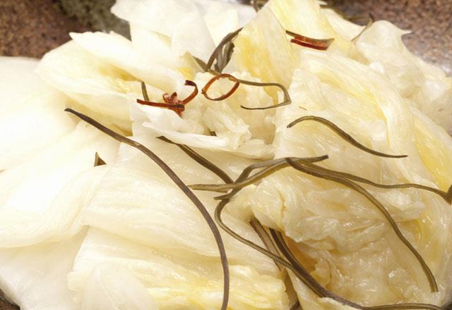 Lif ve probiyotik zengini turular kalp saln da koruyor. Barsak saln destekleyerek sistemin dzgn almasn salyor, tansiyona iyi geliyor. zellikle ierisinde bulunan gl antioksidandan tr lahana turusu tketmenizi neririm.