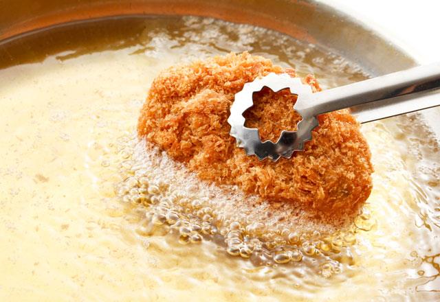 z, ilenmi gdalar ve yemekler, katk maddesi bulunan gdalar ok fazla et tketimi ve zellikle kzartlm yemeklerden uzak durulmas gerektiini syleyerek tat hcrelerine dokunan ancak salksz olan, zellikle ekerli sodalar, merubatlardan da kanlmas gerektiini ifade etti.