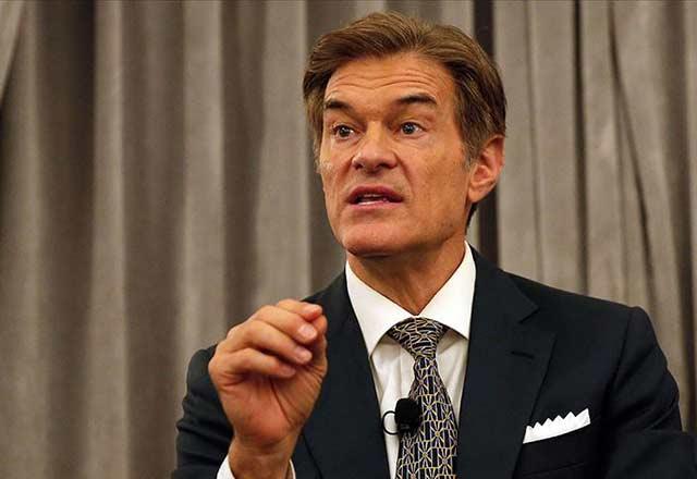 ABD'de yaayan ve yapt almalarla dnya apnda ne ulaan Trk kalp cerrah Prof. Dr. Mehmet z, AA muhabirine salkl bir kalbe sahip olmak ve kalp hastalklarndan korunmak iin neler yaplmas gerektiini anlatt.    Kalp salnda tketilen gdalarn byk etkisi olduunu syleyen ve eker tketiminin zararlarndan bahseden z, ''eker yediimiz zaman kilo alyoruz. Kilonun birok zarar var ama en byk zarar karacier zerinde.'' dedi.