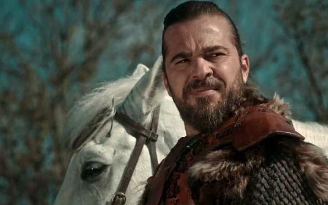 Gelecek sezon Dirili Osman karakteri ile kadroya girecek olan Burak zivit hakknda u aklamay yapt: