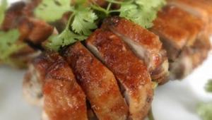 Hindi eti dk ya oranyla kalbin dostudur. Yani hindi etinde bulunan ya, krmz etteki yan yars kadardr. Bu nedenle, hindi etinin gnlk yaamda da sofralarda sklkla yer almas gerekmektedir. Sodyum ieriinin dk olmas diyetler iinde hindi etini uygun klmaktadr.