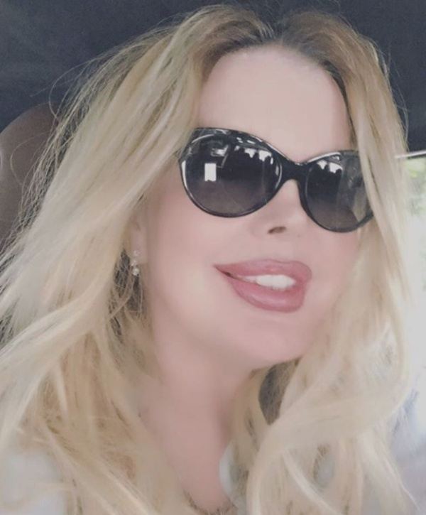 Yllar nce birok sinema filminde yer almasna ramen arkclyla da adndan sz ettiren Harika Avc son gnlerde ok stne ok yaad. Avc, eski ofr tarafndan bakl saldrya urad. Usta isim, evdeki temizlik grevlilerin araya girmesinin ardndan lmden dnd.