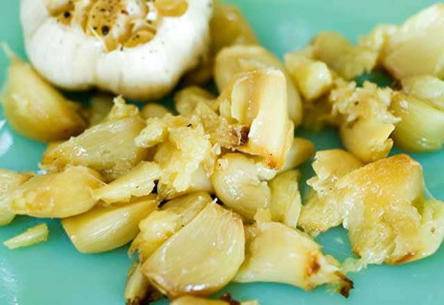 Bilim insanlarna gre dzenli olarak i sarmsak tketmek, barsak saln arttrarak yallkta hafzann din kalmasna yardmc oluyor.