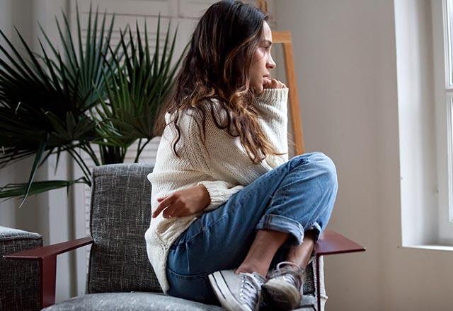 Sonular dnmeyin <br>    Her karar yeni bir ngr getirir; bir baka deyile neler kazanacanz ve neler kaybedeceinizi tahmin etmeye alrsnz. Neredeyse her zaman bizi ok mutlu edeceine inandmz seenei tercih ederiz. Ancak bu her durumda byle deildir. Bir karar verme aamasndayken kaybetmekten kanmak ve hata yapmaktan korkmak sizi ok fazla etkiliyor olabilir. Bu yzden her bir seenein iyi veya kt, bir reaksiyonu olacan unutmamalsnz.