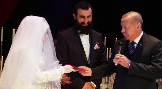 Erdoan daha sonra ise EPDK Bakan Mustafa Ylmaz&#8217;n olu Erkan Ylmaz&#8217;n nikah trenine katld.