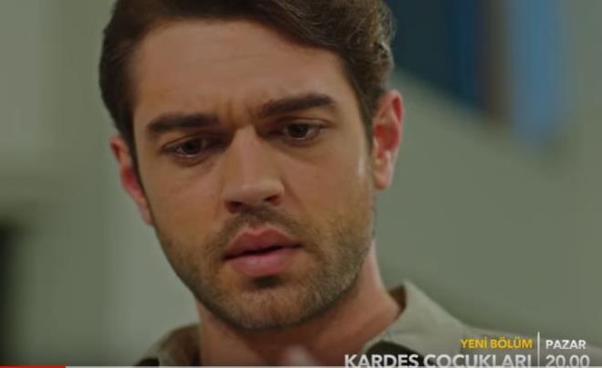 zleyenlerin merakla takip ettikleri Karde ocuklar dizisi, pazar akamlarna yeni bir heyecan getirdi  <br>  Faruk Teber&#8217;in ynetmenliini yapt ve Srma Yank&#8217;n senaryosunu yazd diziden Furkan And&#8217;n ayrlaca haberi aknlk yaatt.  <br>  And&#8217;n oynad Volkan karakterinin nasl bir sonla diziden ayrlaca merak konusu oldu. Senaryo gerei mi yoksa baka bir nedenle mi oyuncunun ayrld da bir baka soru!