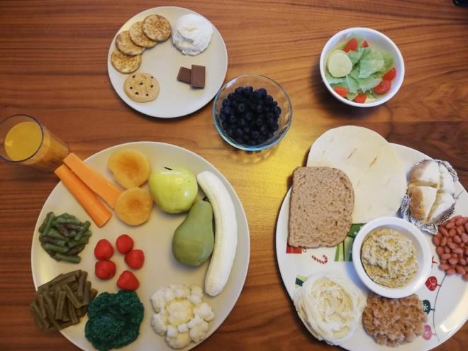 Gda etiketlerini okumamak: Alnacak diyet bir rn bile olsa satn alrken ierdii enerji, ya miktar, eker ierip iermedii gibi konular zayflamak ve salkl beslenmek iin nemlidir. &#8220;eker iermez&#8221;, &#8220;Light&#8221; ibaresi grld zaman mutlaka etiketi okunmaldr. Bu ne tketildiinin farknda olunmas asndan faydaldr.