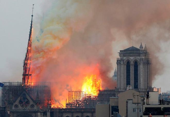 Televizyonda Sar Yelekliler ile ilgili halka seslenmesi beklenen Fransa cumhurbakan Macron'un konumasn iptal ettii belirtildi. Cumhurbakan Emanuel Macron'un olay yerinde inceleme yapt.