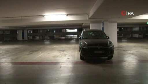 Aralarn teslim almak iin Atatrk Havaliman'na gelen kiiler, otopark cretlerini dedikten sonra aralarn alabildiler.