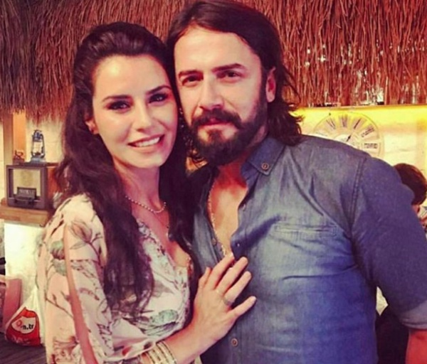 te yandan Cem Uan'n oyuncu ei Glah ahin, kaza sonras dua isteyerek u ifadelerde bulundu: "Sevgili eim iin arayan, soran, dualarn eksik etmeyen tm sevenlerimizden Allah raz olsun. Allah'n izni ile hep birlikte bu zaman atlayacaz inallah.