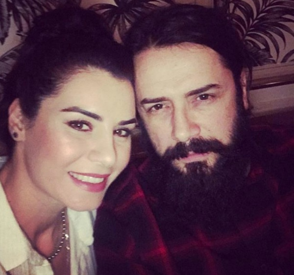 Sal gn ameliyat olacak, o gn dualarnz bizimle olsun canlarm. Cem'im ve ben yine yan yana, omuz omuza nce Allah'a sonra birbirimize emanet."