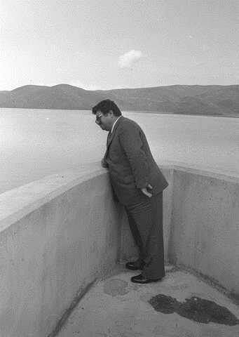 16 Mays 1982'de Devlet Bakan ve Babakan Yardmcs zal, Elaz'da Keban Baraj'n gezerek incelemelerde bulundu.