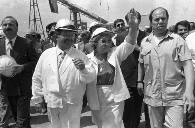 23 Temmuz 1990'da Cumhurbakan Turgut zal (sol 2) ve ei Semra zal (sa 2) Elaz'da Krom Tesisini hizmete at.