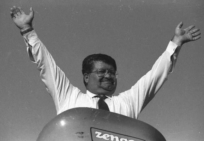 21 Temmuz 1986'da Babakan zal, Malatya'da halk selamlad.