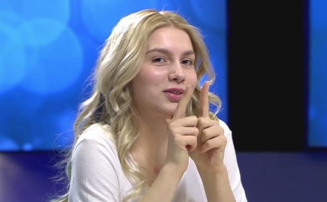 Daha nce bir kot firmasnn yz olan Aleyna Tilki, bu yaz iin bir dondurma firmasyla el skt. Gen popu, irketin hem reklam filminde oynayacak hem de arksn seslendirecek.