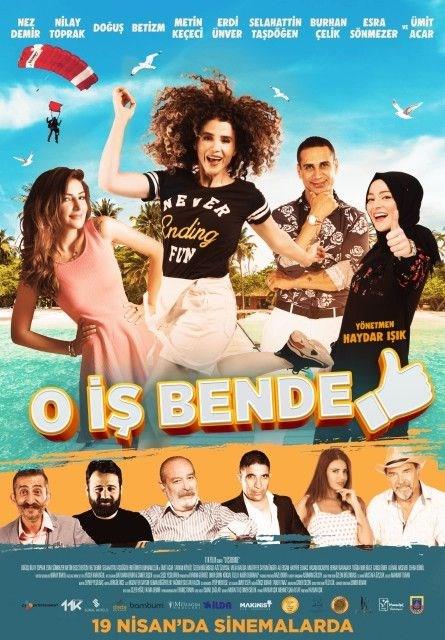 O  Bende  <br>  Haydar Ik&#8217;n ynettii komedi filminde babasnn iflas zerine btn dengesi alt st olan Mert&#8217;in kendi ayaklar zerinde durma hikayesi mercek altna alnyor. Betl Demirkaya, Nilay Toprak, Nez Demir, Dou gibi isimler filmin oyuncu kadrosunda.