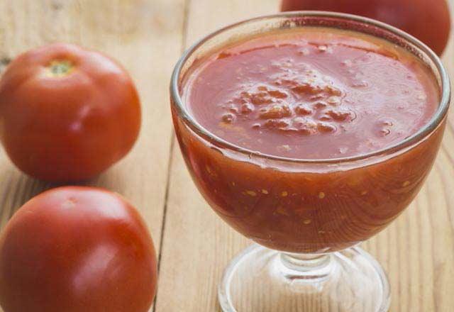 Sala yerine domates rendesi: Salada yksek oranda tuz bulunduunu unutmayn. Bu nedenle yemeklerinizde sala yerine taze domates rendesi kullann. Sala koymak durumunda kalrsanz da yemeklerinize fazladan tuz eklemeyin.