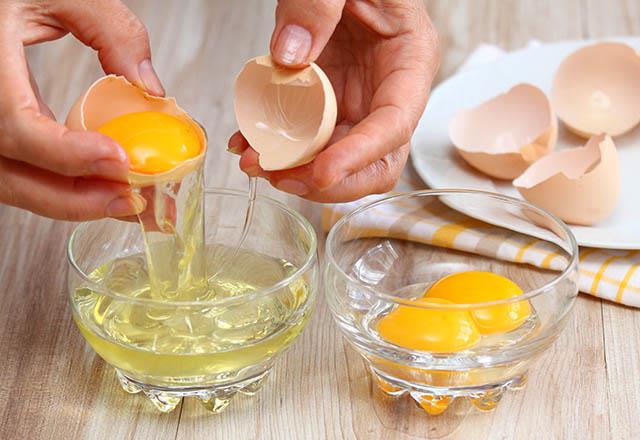 Yalnzca 17 kalori ieren yumurta akn ok miktarda diyetinize ekleyebilirsiniz. Bu sizi hem uzun sre tok tutar hem de zayflatc etkiye sahiptir. Yumurta beyazlarn biraz domates ile birletirip kendinize son derece salkl bir omlet hazrlayabilirsiniz.